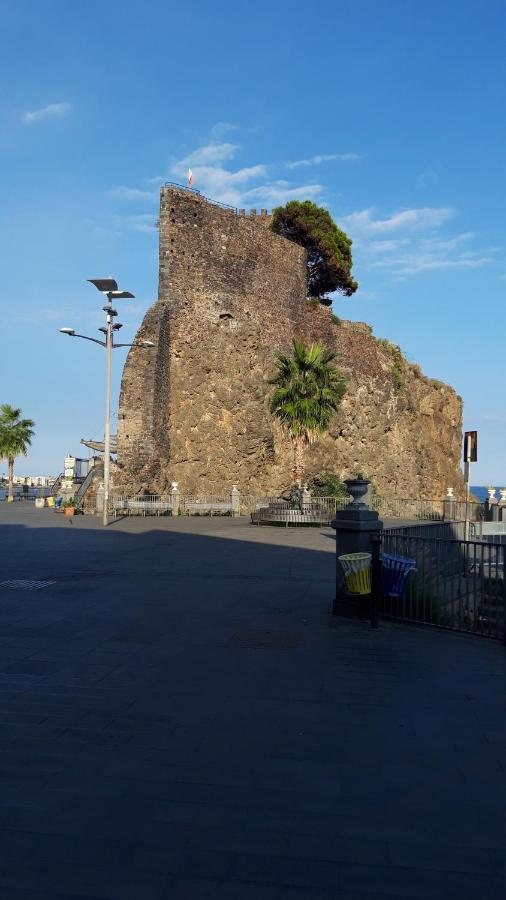 Bed & Breakfast Dietro Le Mura Aci Castello Zewnętrze zdjęcie